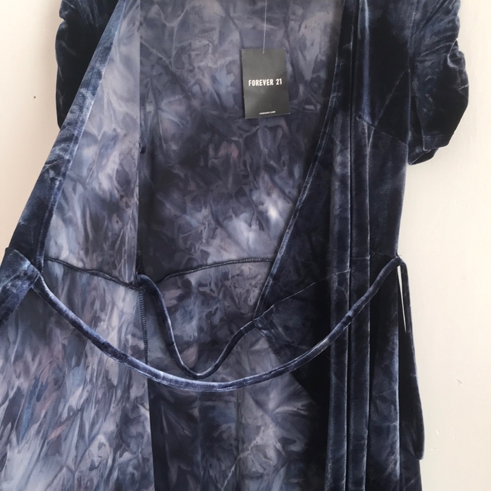 ✅Forever21 velvet dress navy blue size s - Picture 7 of 7